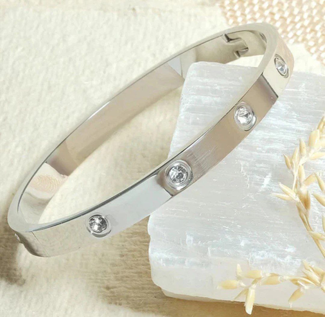 Regal orbit bangle