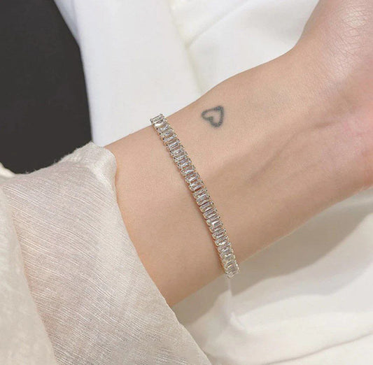 Rectangular cut silver plated zircona white bracelete