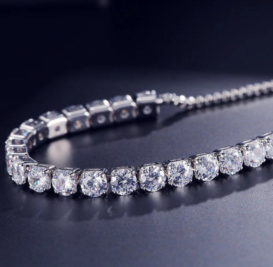 Square cut silver plated zircona white bracelete